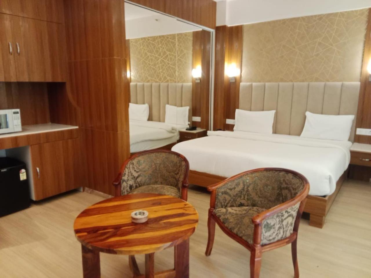 The Grace Residency - Gomtinagar, Lucknow Aparthotel ภายนอก รูปภาพ